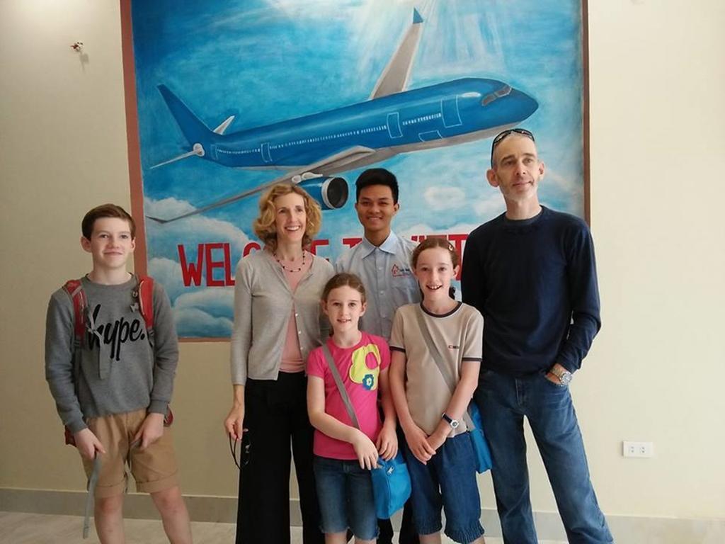 Family Airport Hotel Thach Loi Kültér fotó